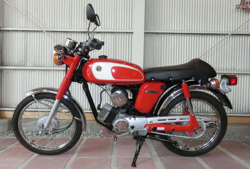 ヤマハYB-1で見る赤白ツートン色バイク磨きのコツ
