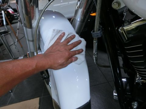 ソフティール参考バイク白塗装の簡単タオル拭きケア