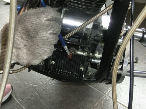バイクの隙間仕上げに役立つ竹串を使うコツと方法