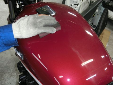 カワサキZ７５０FX赤色塗装で学ぶ磨き傷消し方法