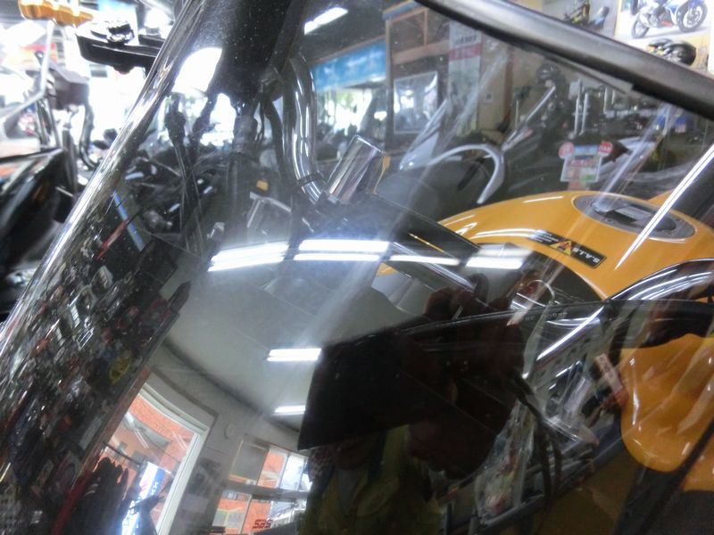 バイクのスモークシールド・塗装に使える特殊ワックス